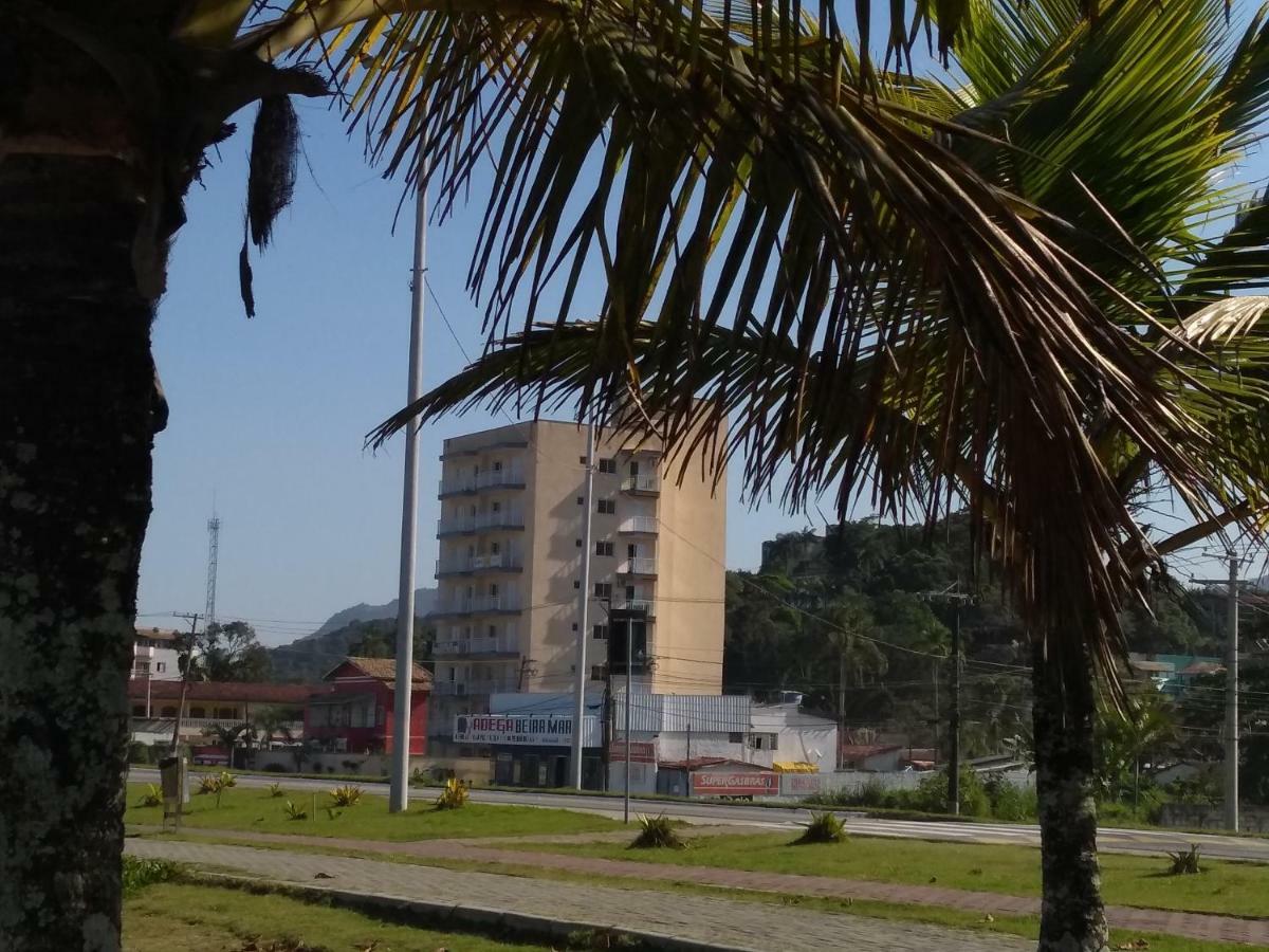 Caraguatatuba de frente para o mar Exterior foto