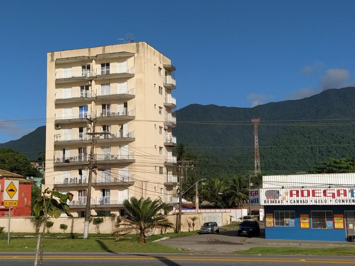 Caraguatatuba de frente para o mar Exterior foto